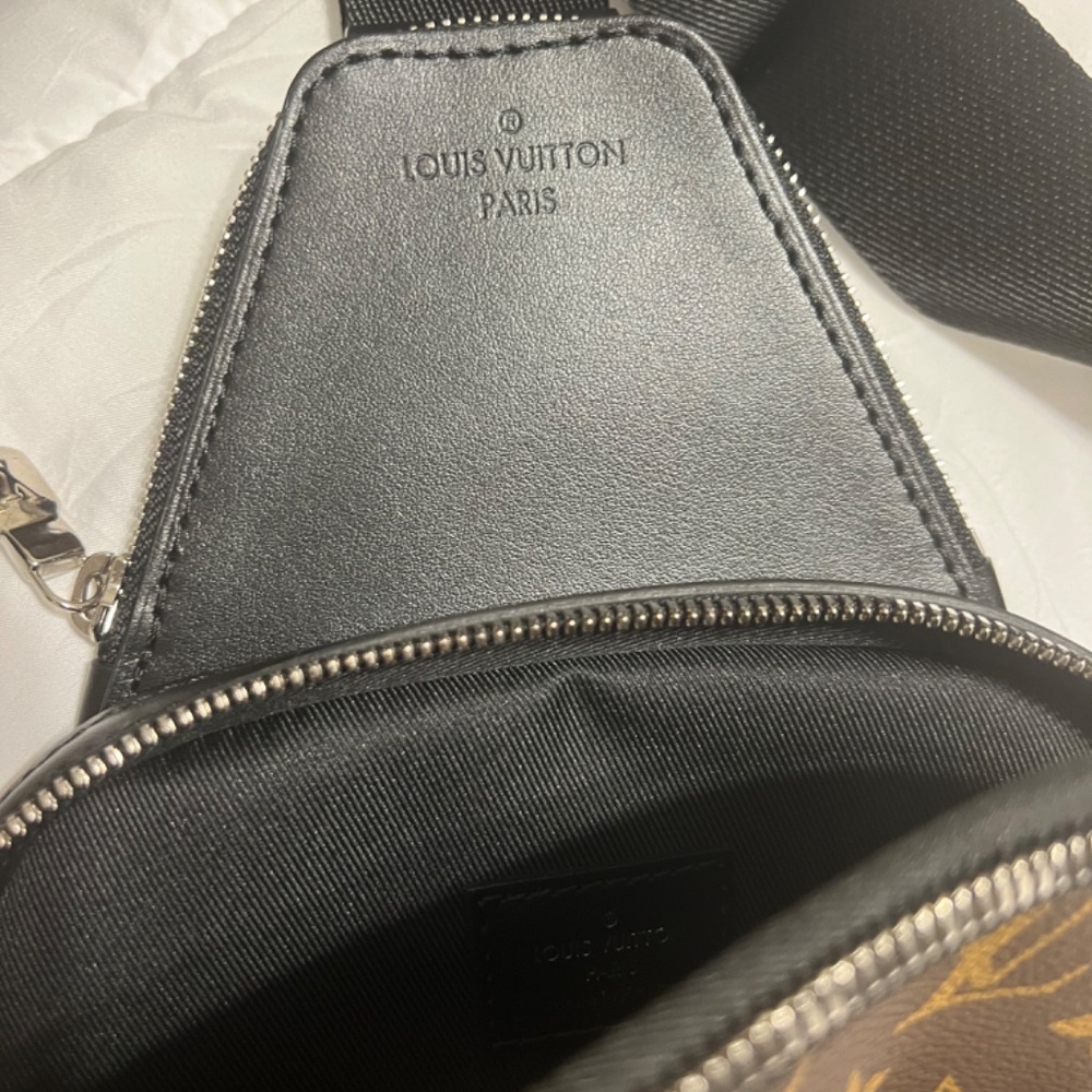 *****AUTHENTIC ****Avenue Slingbag NM Louis Vuitton - Picture 2 of 6